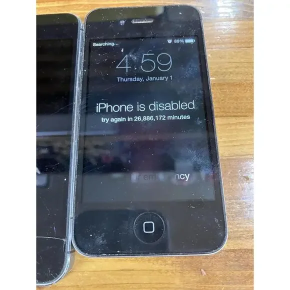 Lot of 5 iPhones for Parts / Repair – Broken / Not Working